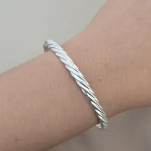 Bracelete Detalhado Torcido Orgânico