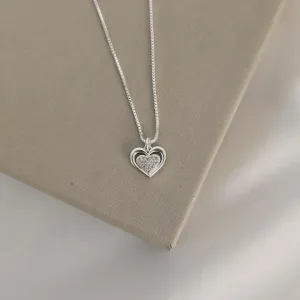 Colar Delicado Coração Liso e Zircônia