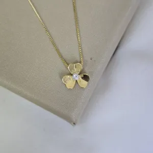 Colar Delicado Flor Lisa e Zircônia
