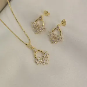 Conjunto Delicado Flores Zircônia