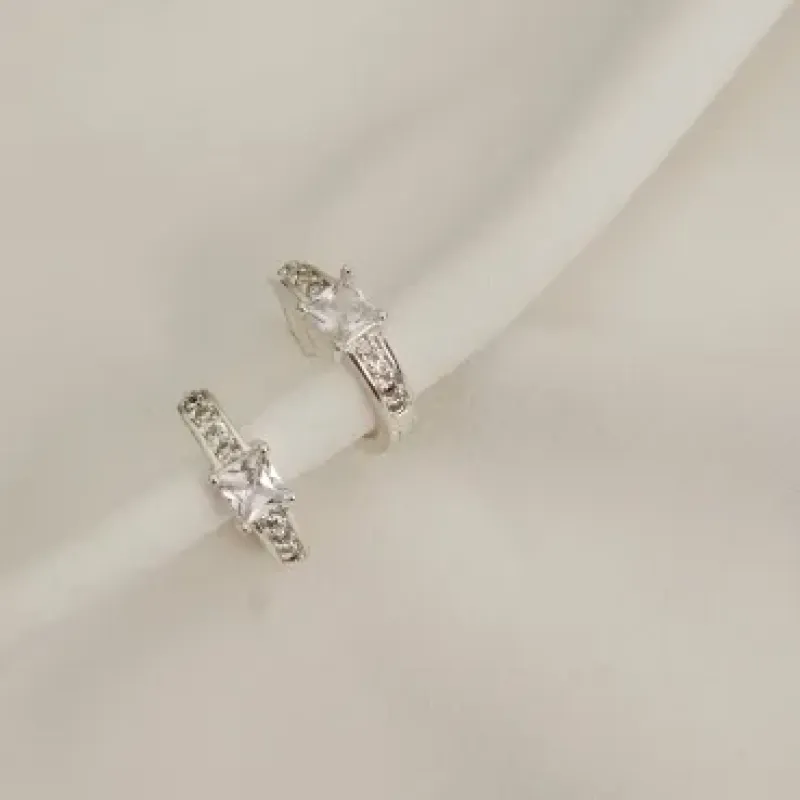 ARGOLA CRAVEJADA COM ZIRCÔNIA