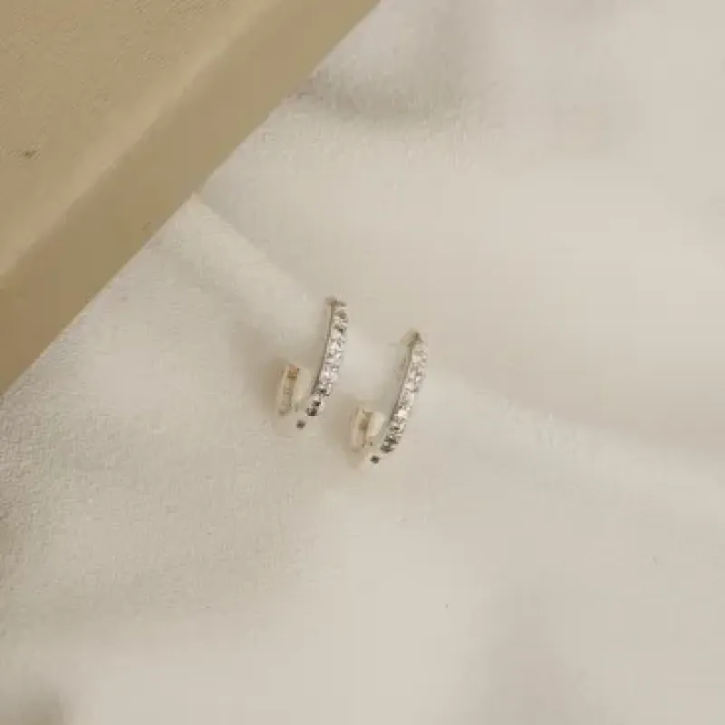 ARGOLA CRAVEJADO COM MICROZIRCÔNIA