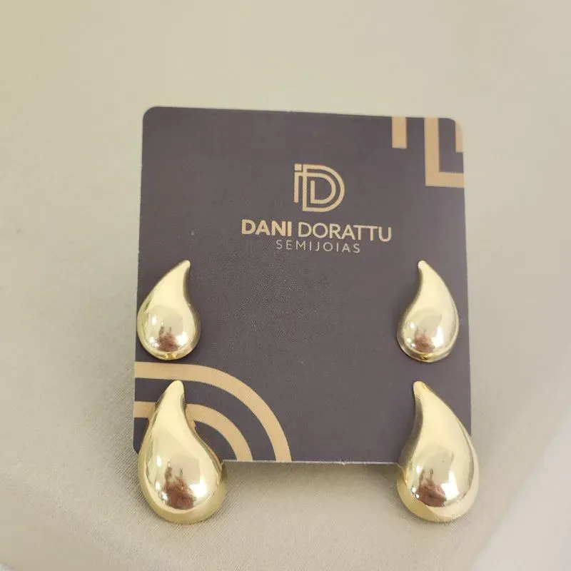 Brinco Duplo Gota Vírgula Liso banhado Ouro 18k