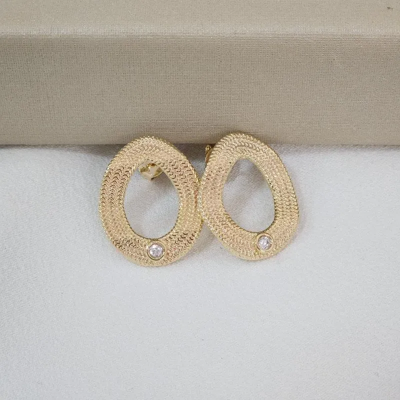 Brinco Oval Zircônia