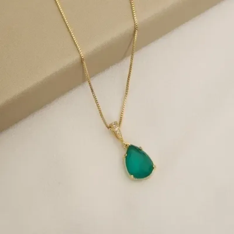 COLAR COM PINGENTE EM GOTA