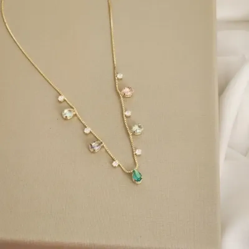 COLAR COM ZIRCÔNIA E PINGENTE GOTAS