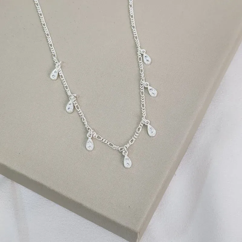 Colar delicado de zircônia
