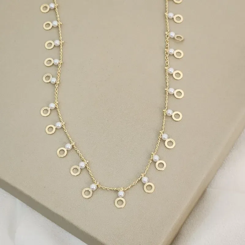 Colar Delicado Pérolas e Medalinhas banhado Ouro 18k