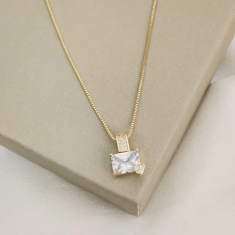 Colar Delicado Zircônia Quadrada banhado Ouro 18k