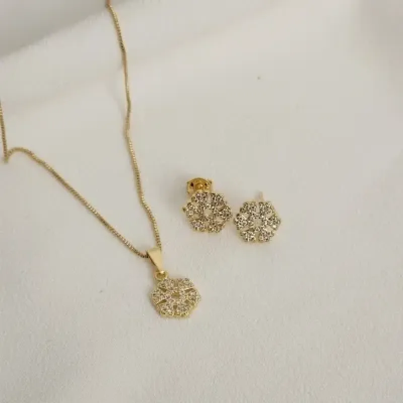 CONJUNTO CRAVEJADO COM ZIRCÔNIA
