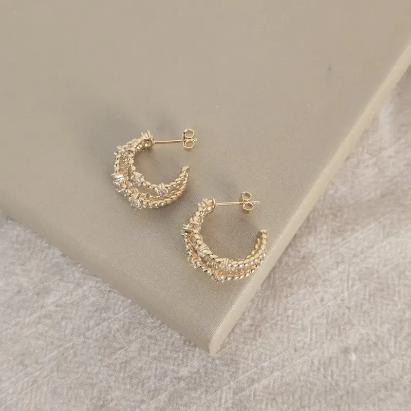 Brinco Trabalhado Detalhes Zirconia