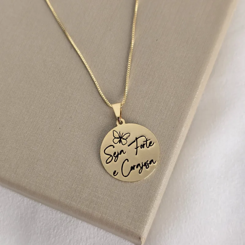Colar Pingente Seja Forte e Corajosa - Banhado Ouro 18k