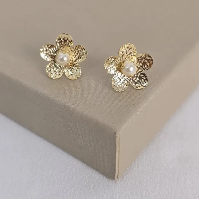 Brinco Flor com Perola