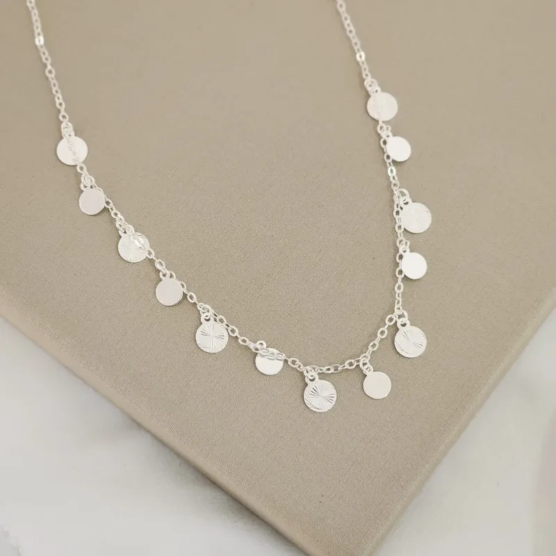 Colar Choker Medalhinhas banhado Prata