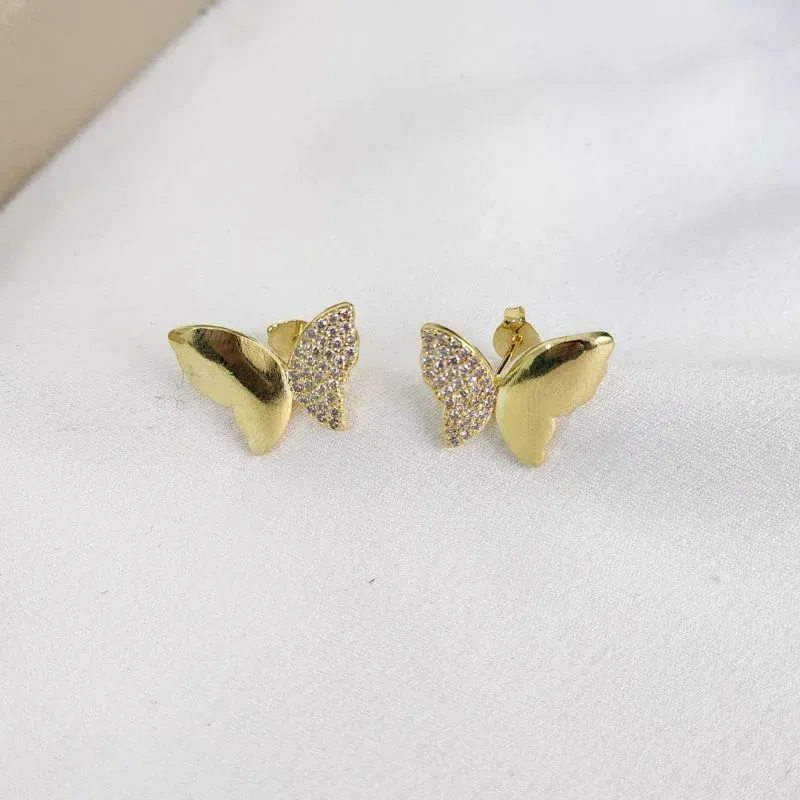 Brinco Delicado Borboleta Liso e Zircônia