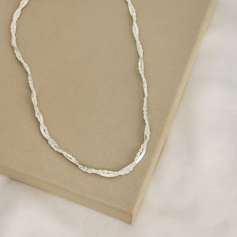Choker Detalhada Trançada