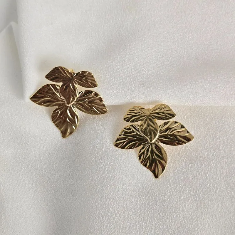 Brinco Detalhando De Folha