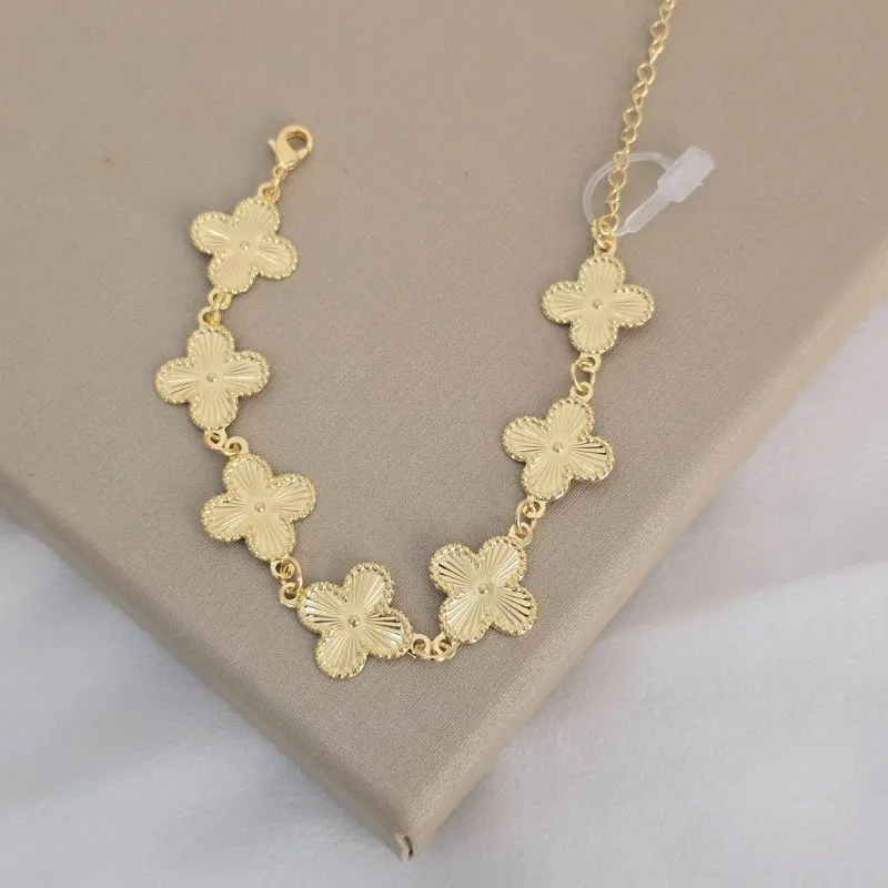 Pulseira Lisa V Metal banhado Ouro 18k