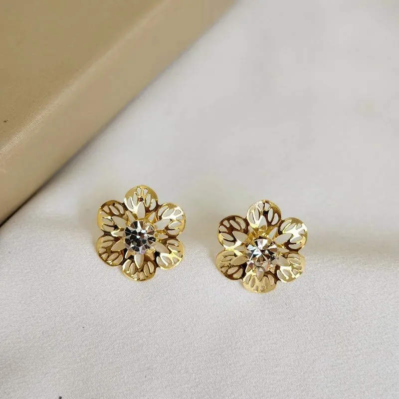 Brinco Flor Delicado Zircônia