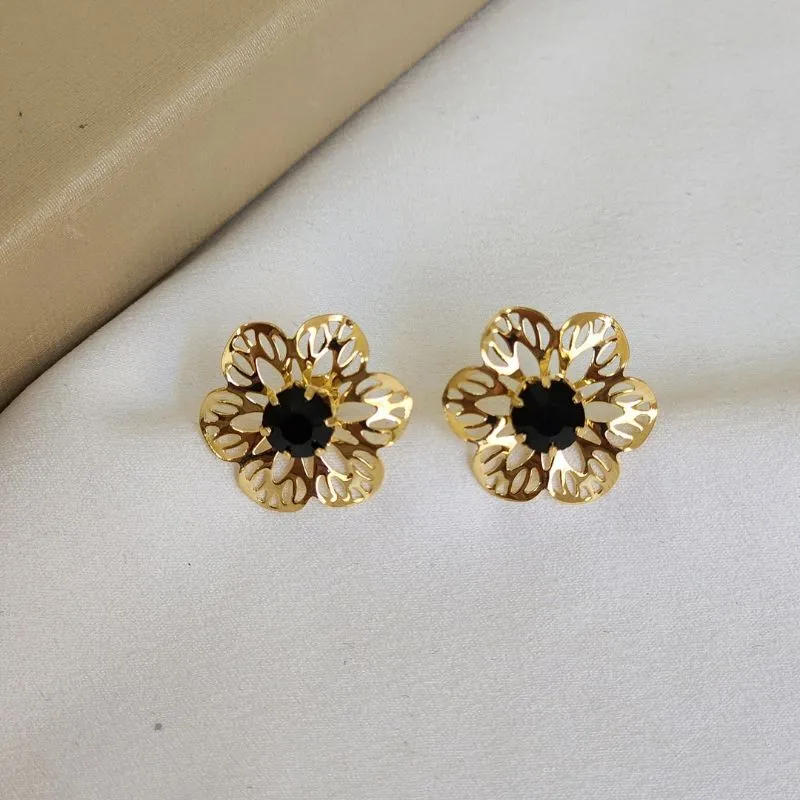 Brinco Flor Delicado Zircônia