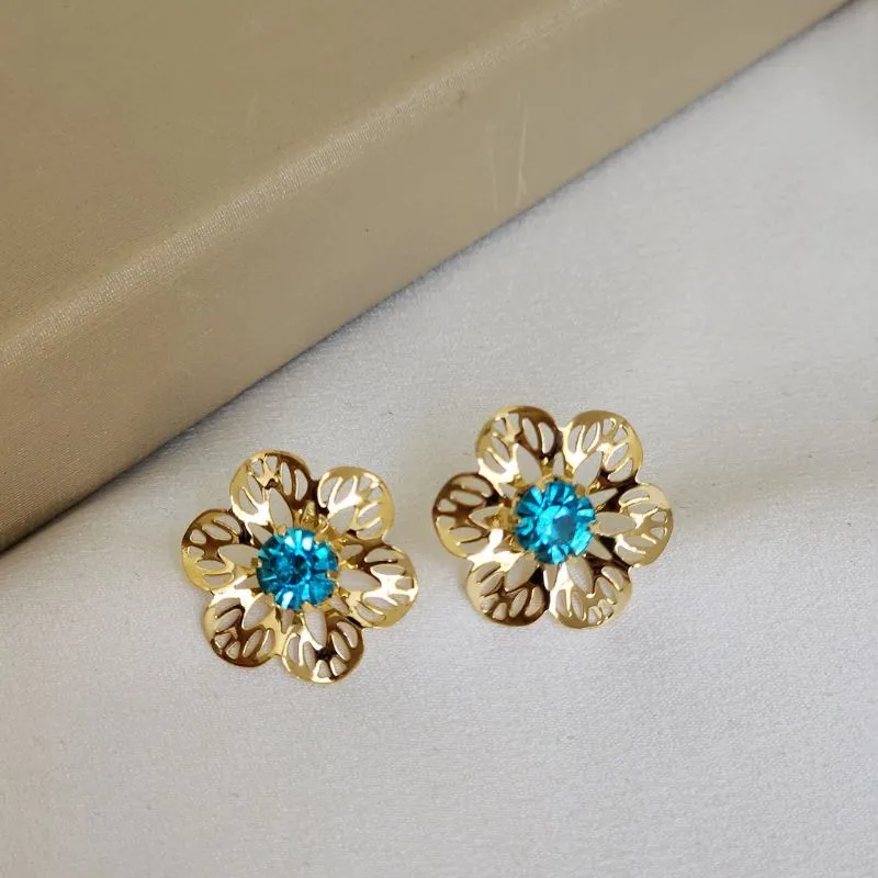 Brinco Flor Delicado Zircônia