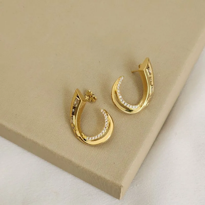 Brinco Geométrico Liso e Zircônia