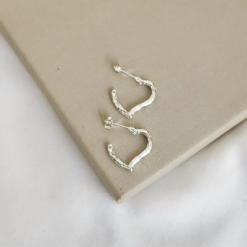 Brinco Meia Argola Coração