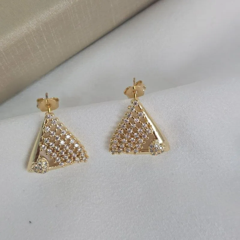 Brinco Triangular Delicado Zircônia