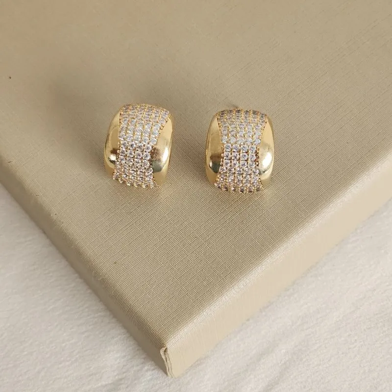 Brinco Elegante Zircônia