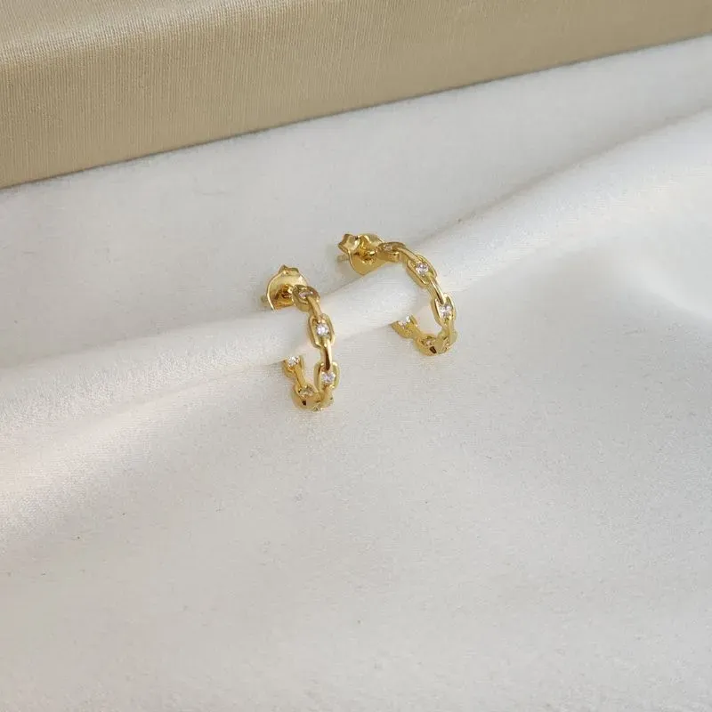 Argola Delicada Detalhada