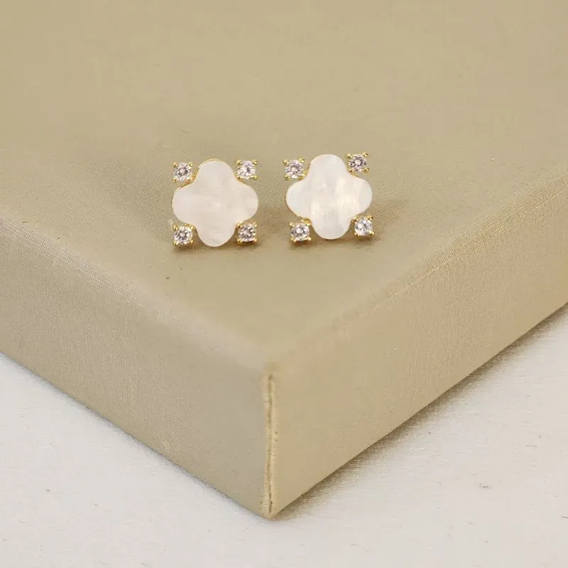 Brinco Delicado Madreperola e Zircônia