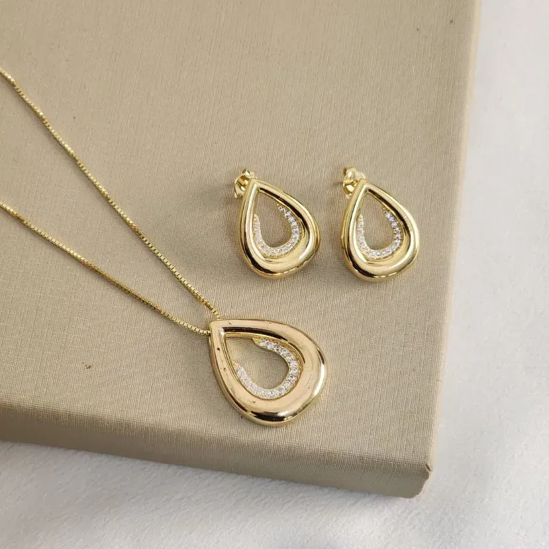 Conjunto Gota Zircônia Cravejada