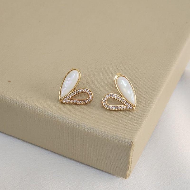Brinco Coração Zircônia Madreperola