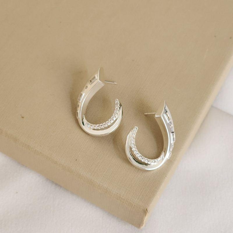 Brinco Geométrico Liso e Zircônia