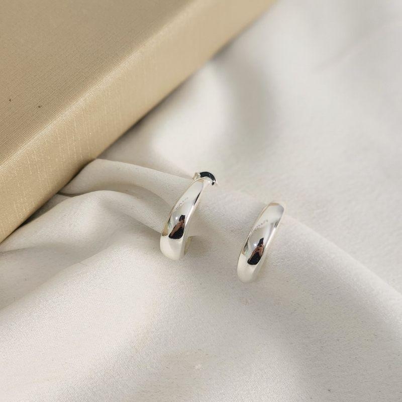 Brinco Meia Argola Lisa