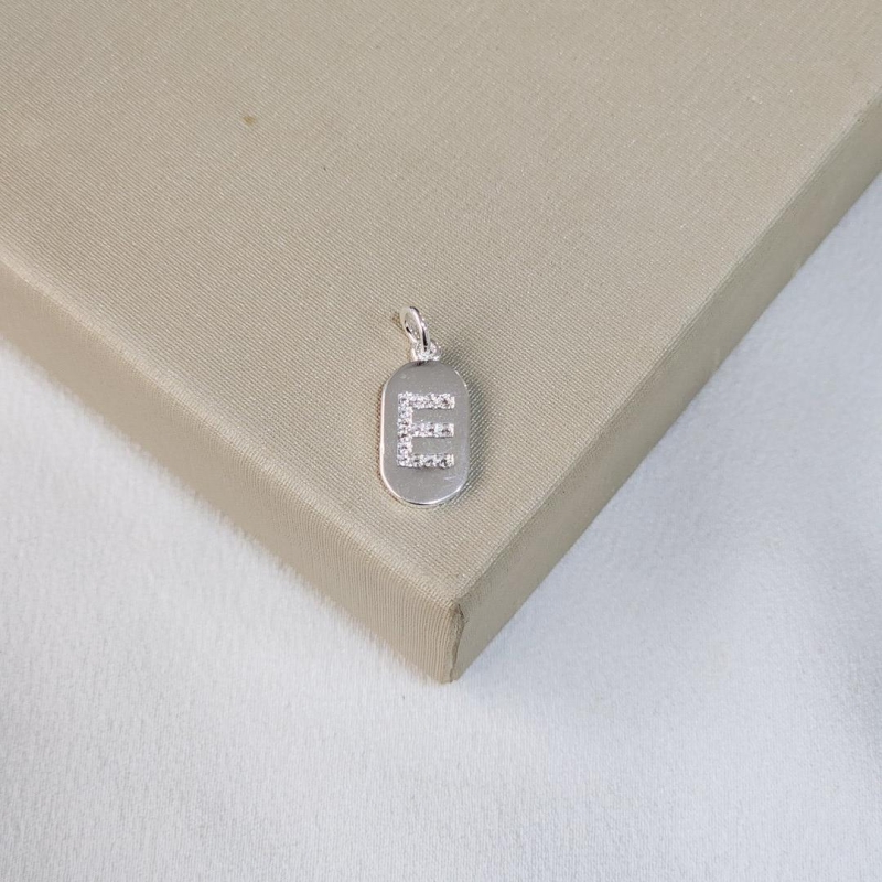 Pingente Plaquinha Letra E