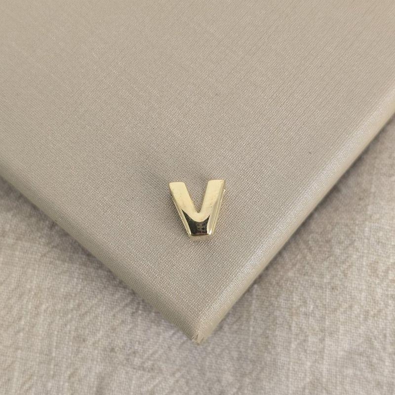 Pingente Letra V banhado ouro 18k