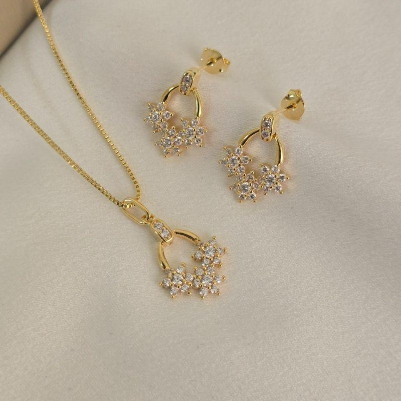Conjunto Delicado Flores Zircônia