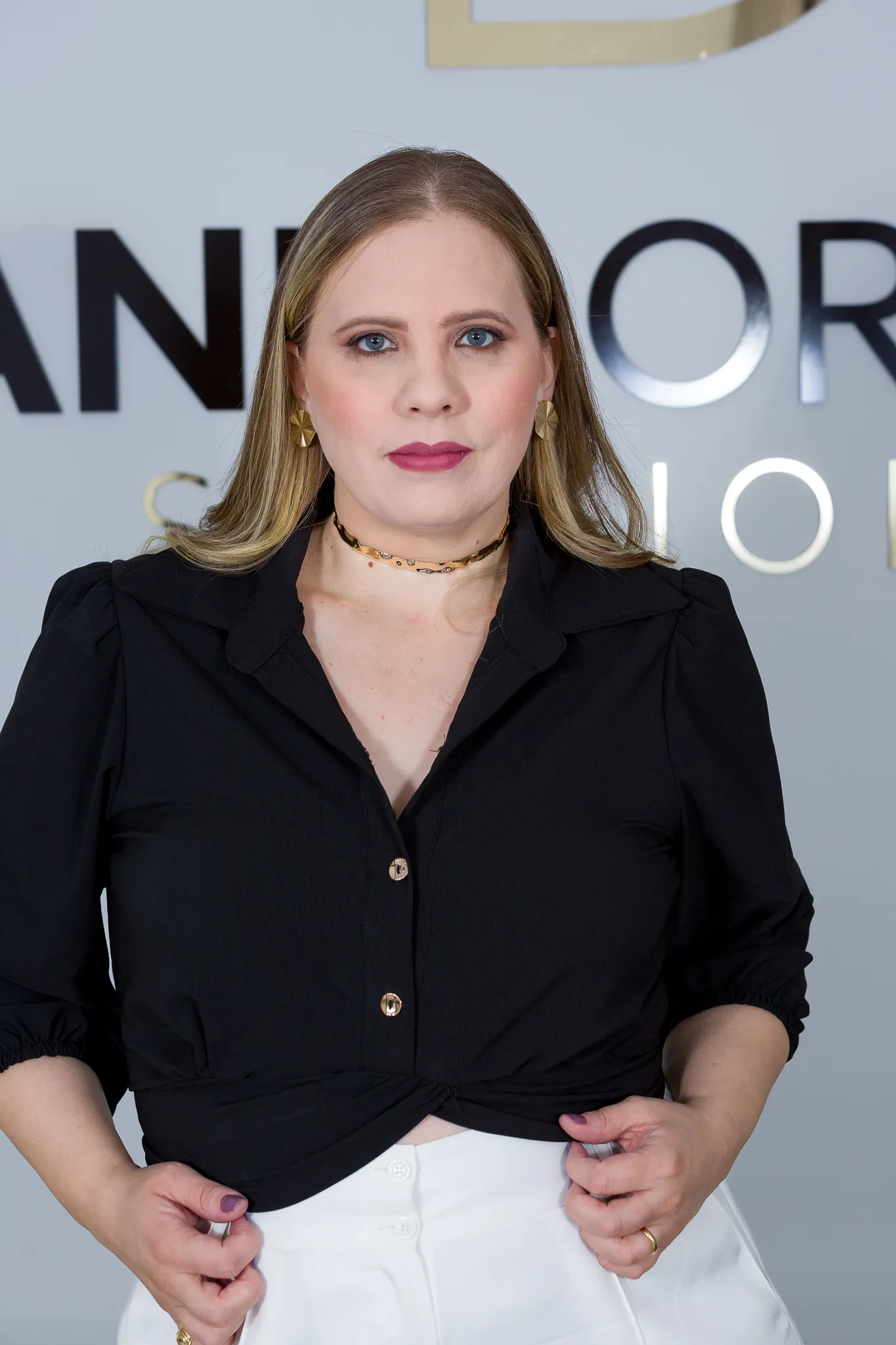 Colar Aro Grosso Achatado Detalhe Metal banhado Ouro18K
