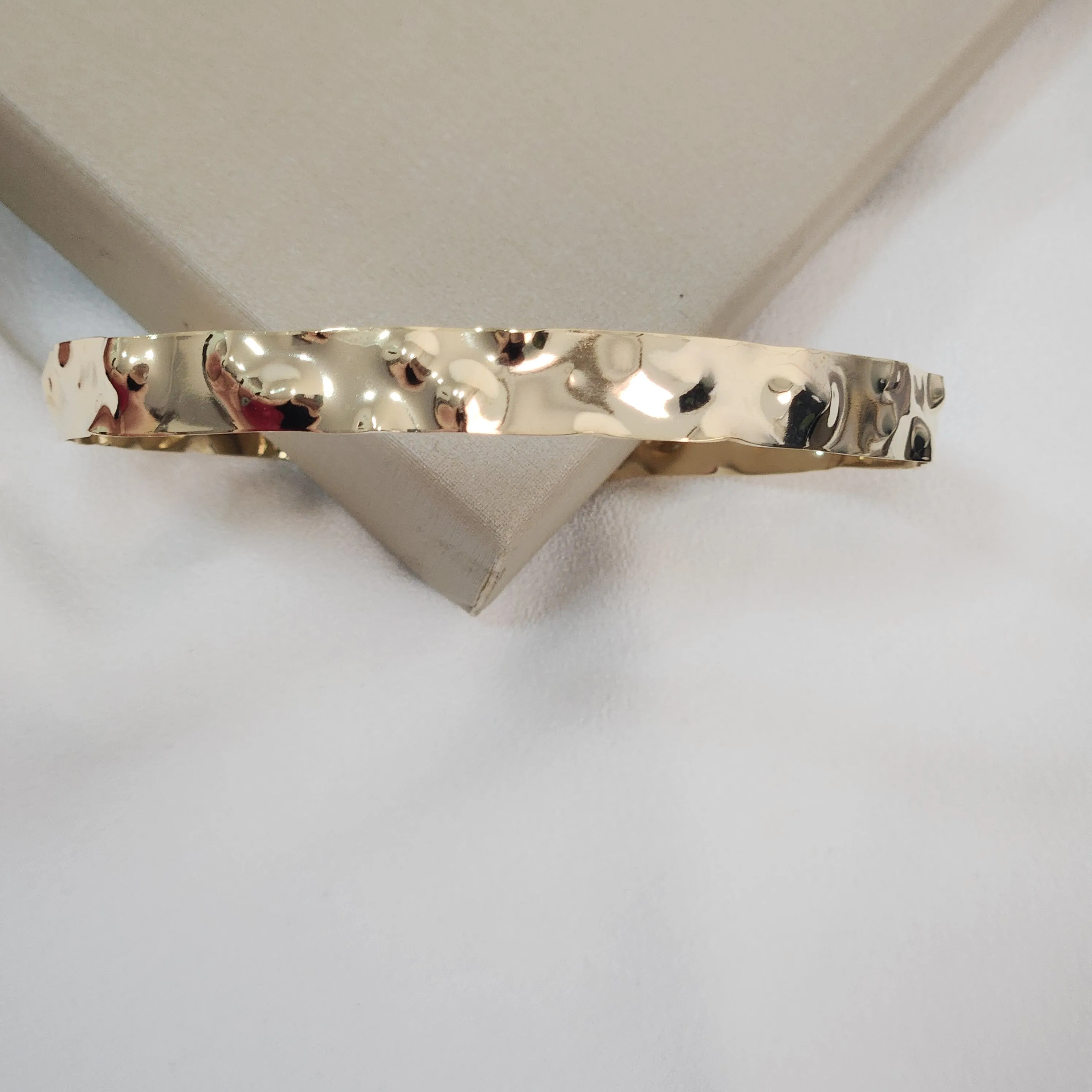 Colar Aro Grosso Achatado Detalhe Metal banhado Ouro18K