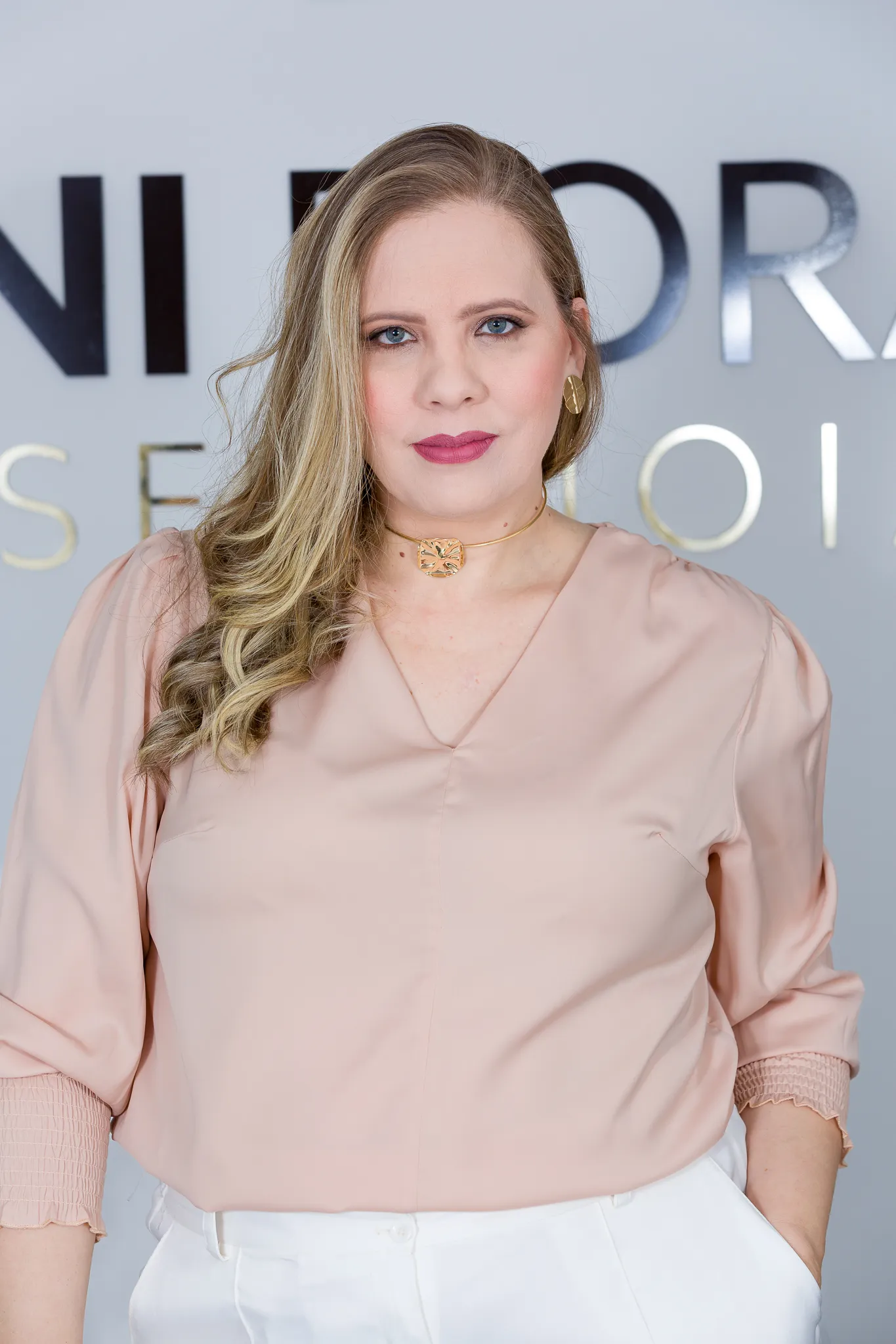 Colar Aro Fino Pingente Metal banhado Ouro 18K
