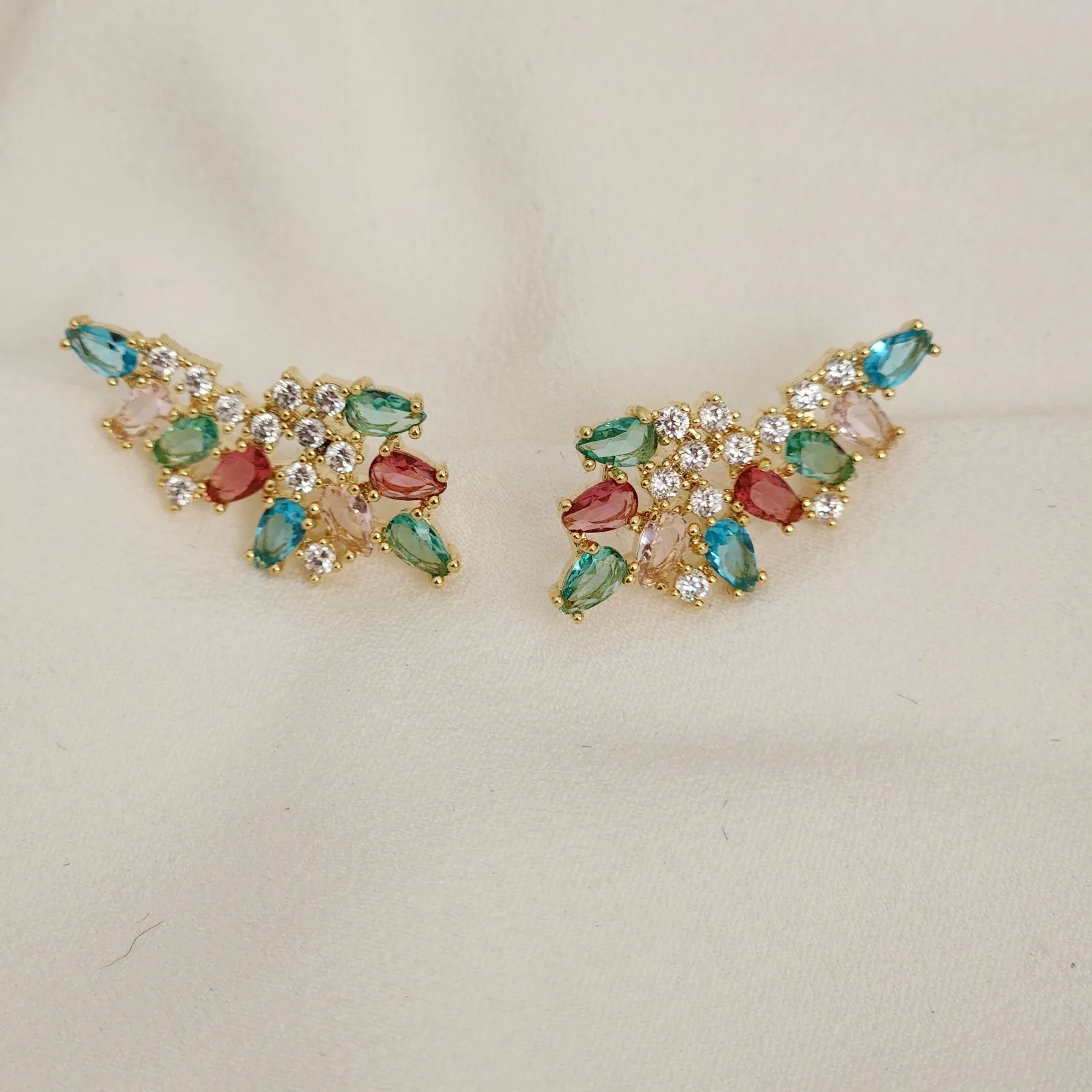 BRINCO EARCUFF DE ZIRCONIA
