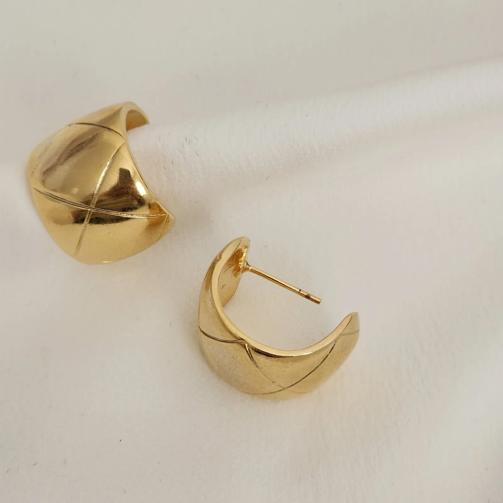 ARGOLA GROSSA COM DETALHES