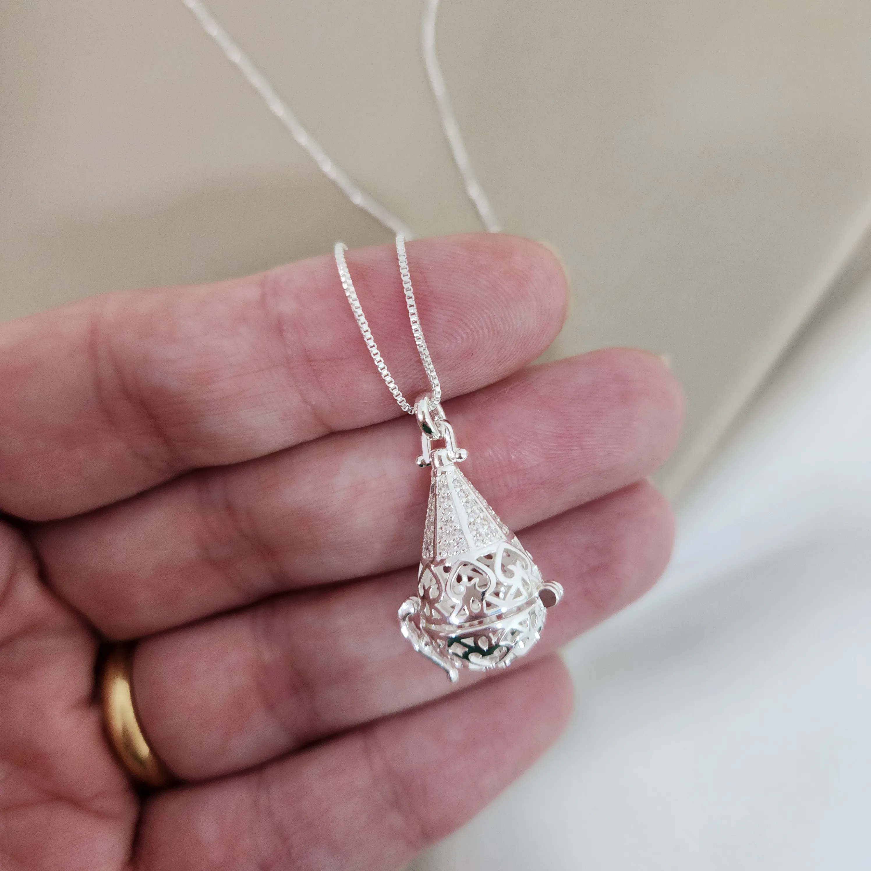 COLAR DIFUSOR BANHADO NO PRATA CRAVEJADO COM ZIRCÔNIA