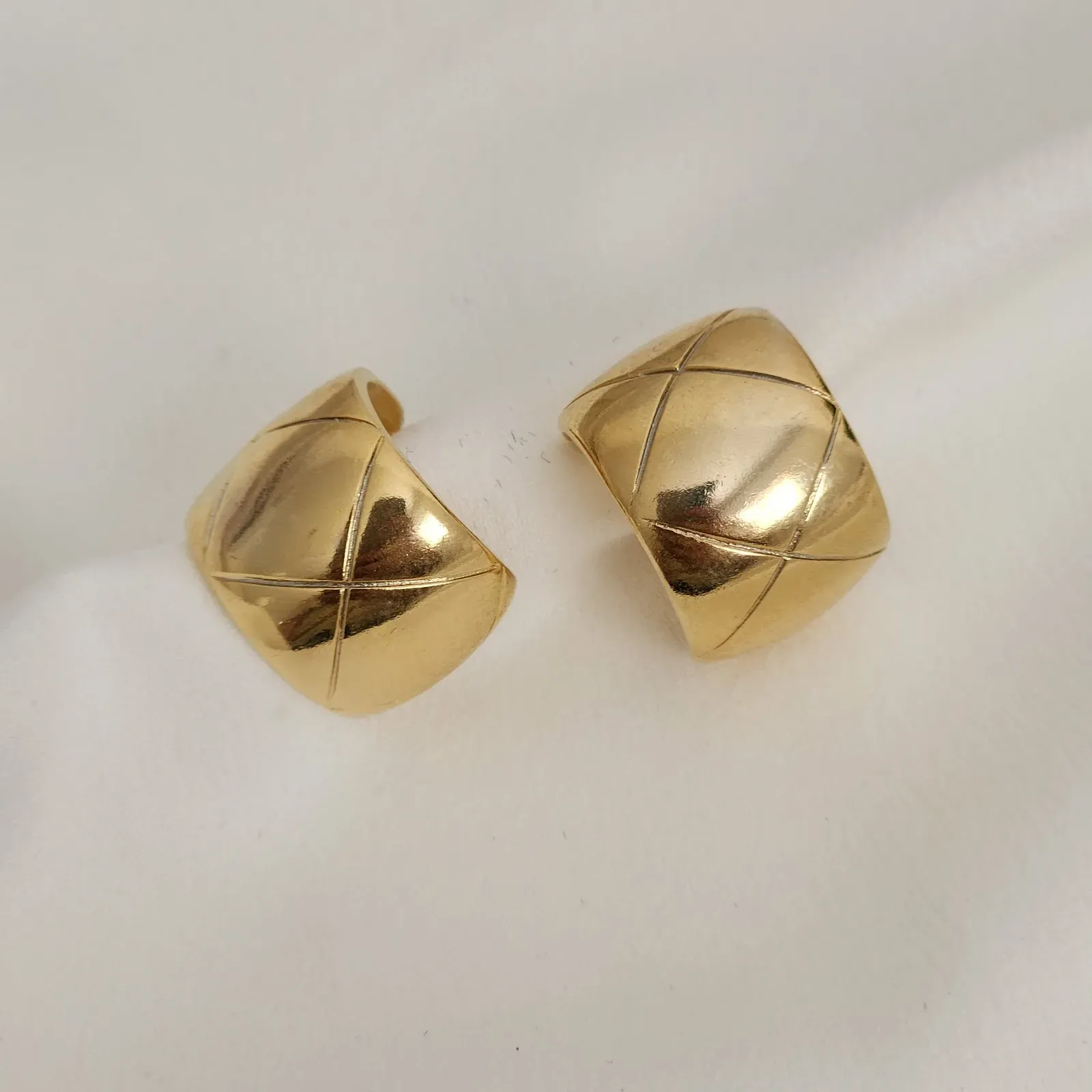 ARGOLA GROSSA COM DETALHES