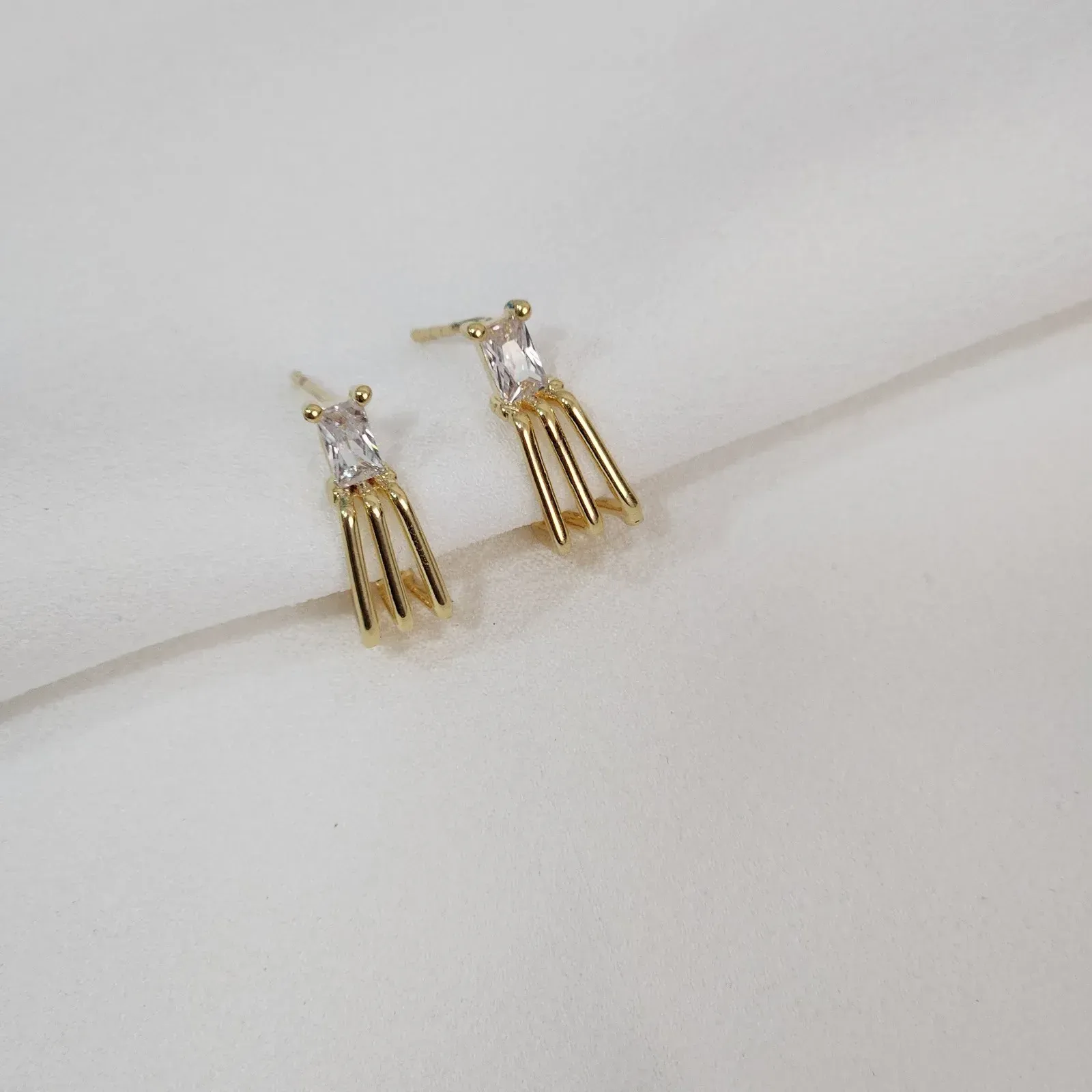 BRINCO DELICADO COM ZIRCONIA