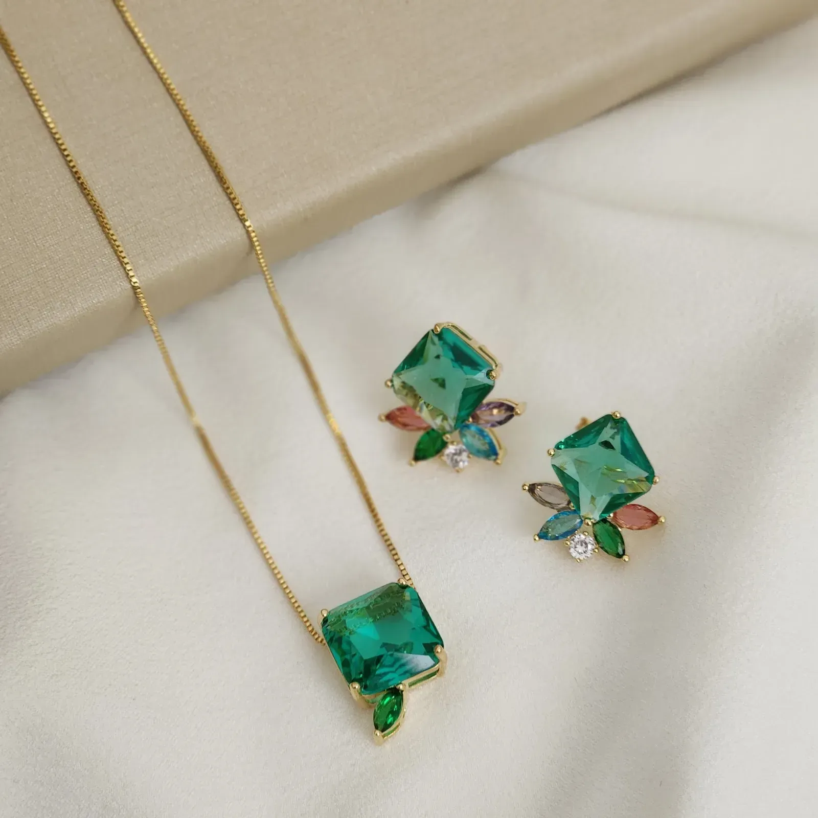 CONJUNTO COM ZIRCONIA