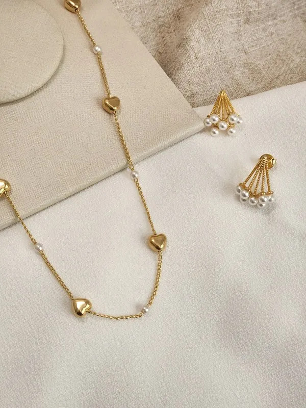Brinco Delicado Micropérolas banhado Ouro 18k