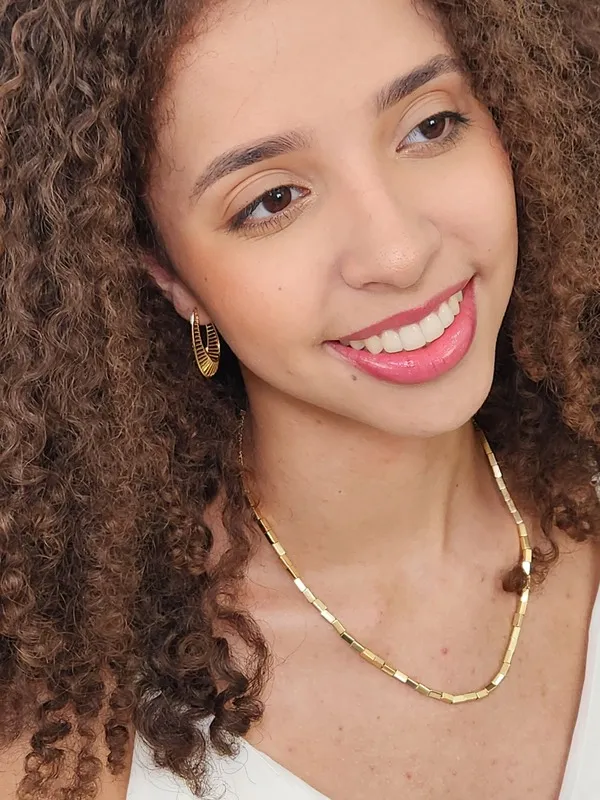 Brinco Meia Argola Vazada banhado Ouro 18k
