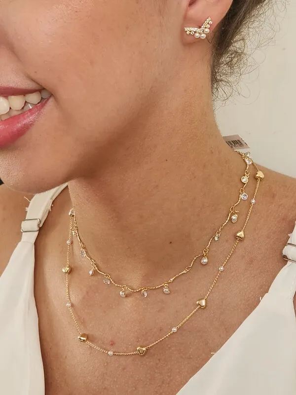 Brinco V com Pérolas Zircônia Cravejada banhado Ouro 18k